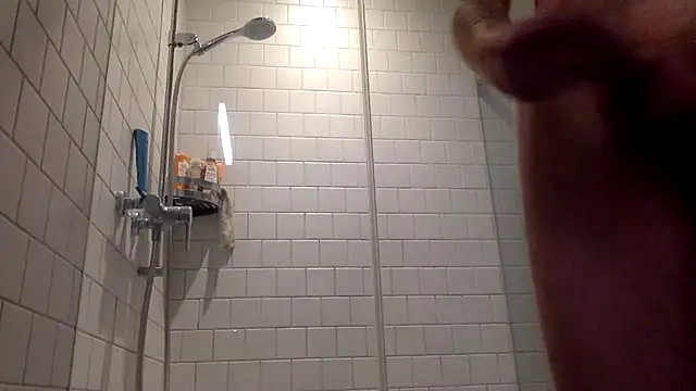 Snapshot of oktober1993 chatting on 11-08-25, 07:45 oktober1993 online show from 11-08-25, 07:45