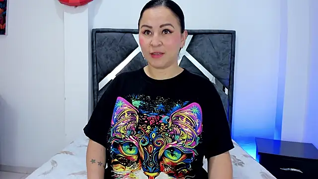Snapshot of Domina0 chatting on 06-15-26, 12:05 Domina0 online show from 06-15-26, 12:05