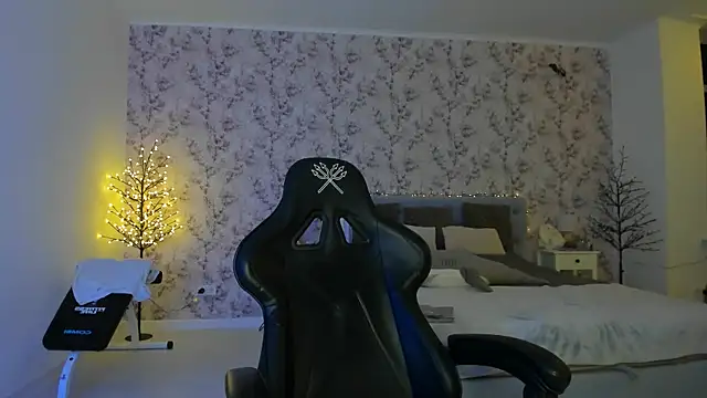 NancyLovee  online show from 12-17-25, 02:44