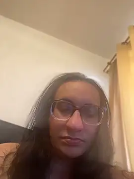 Snapshot of gloria7v05 chatting on 04-15-26, 02:21 gloria7v05 online show from 04-15-26, 02:21