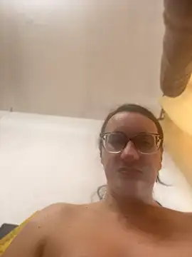 Snapshot of gloria7v05 chatting on 04-13-26, 01:48 gloria7v05 online show from 04-13-26, 01:48