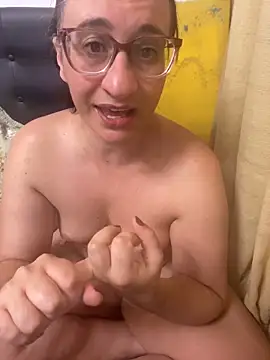 Snapshot of gloria7v05 chatting on 03-09-26, 02:04 gloria7v05 online show from 03-09-26, 02:04