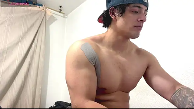 Snapshot of logan_x3 chatting on 05-13-26, 04:08 logan x3 online show from 05-13-26, 04:08