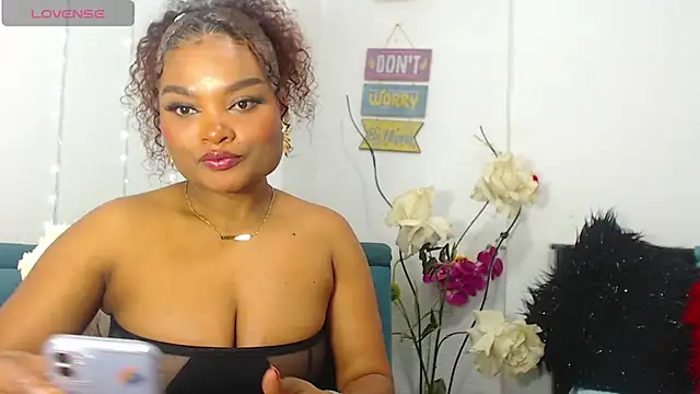 Snapshot of gianna_smith chatting on 02-15-25, 10:22 gianna smith online show from 02-15-25, 10:22