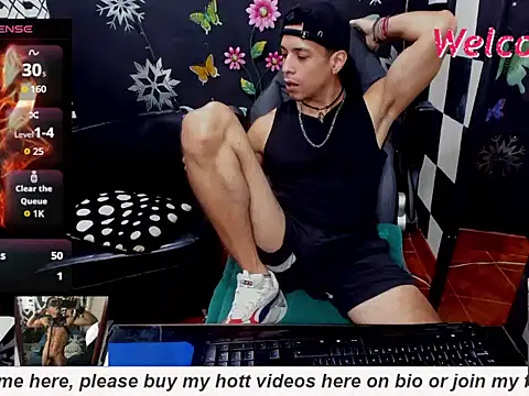 Snapshot of MikeRose94 chatting on 10-08-25, 06:30 MikeRose94 online show from 10-08-25, 06:30