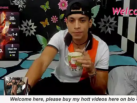 Snapshot of MikeRose94 chatting on 10-20-25, 10:43 MikeRose94 online show from 10-20-25, 10:43