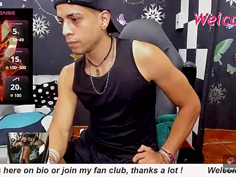 Snapshot of MikeRose94 chatting on 09-21-25, 05:40 MikeRose94 online show from 09-21-25, 05:40