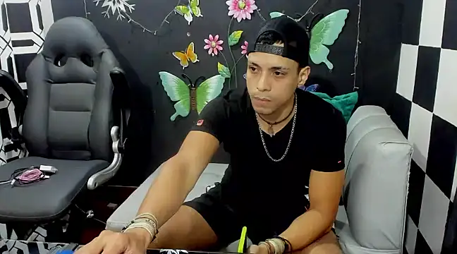 Snapshot of MikeRose94 chatting on 02-09-25, 07:41 MikeRose94 online show from 02-09-25, 07:41