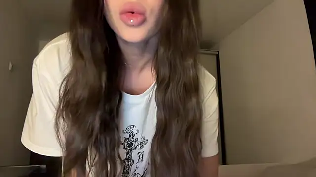 Snapshot of ur_molly chatting on 09-28-25, 12:56 ur molly online show from 09-28-25, 12:56
