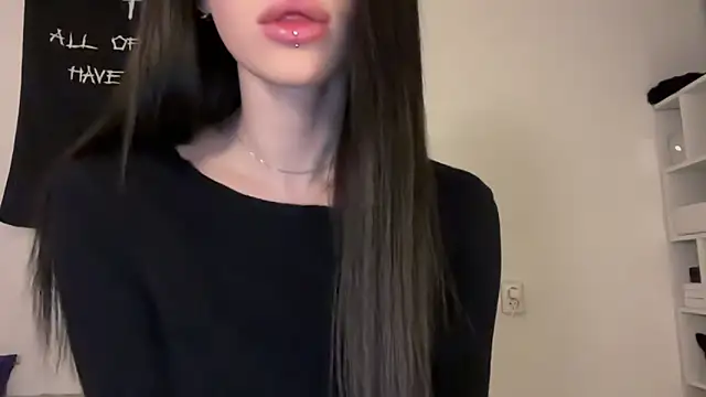 Snapshot of ur_molly chatting on 10-21-25, 02:11 ur molly online show from 10-21-25, 02:11