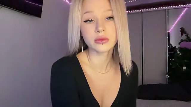 Snapshot of ur_molly chatting on 01-09-25, 03:15 ur molly online show from 01-09-25, 03:15