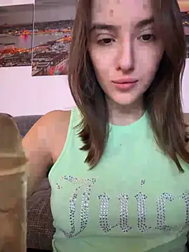 EmilyWi  online show from 11-17-25, 10:03