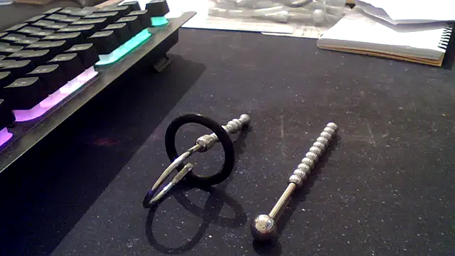 Snapshot of scot2bu chatting on 11-11-25, 03:12 scot2bu online show from 11-11-25, 03:12