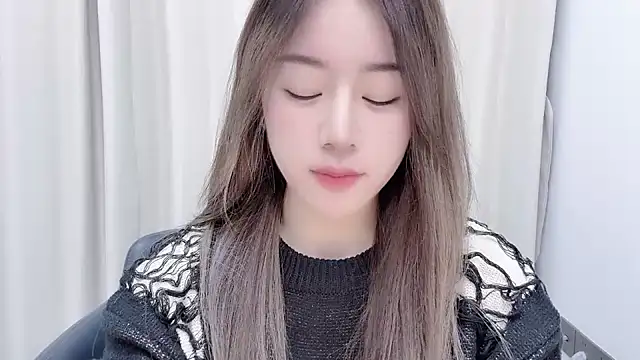 chloe-01 online show from 12-07-24, 12:29