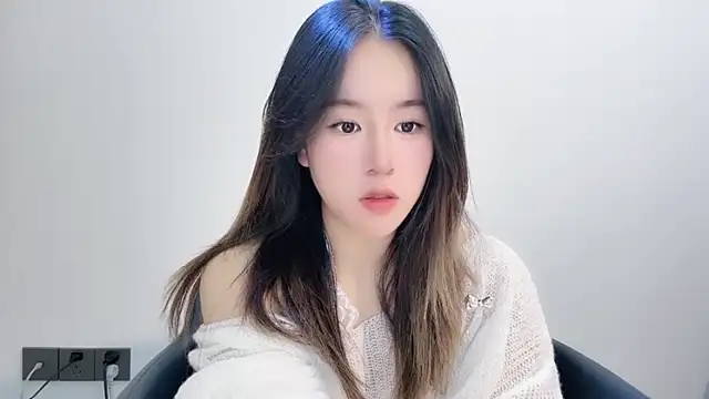 chloe-01 online show from 12-22-25, 12:16