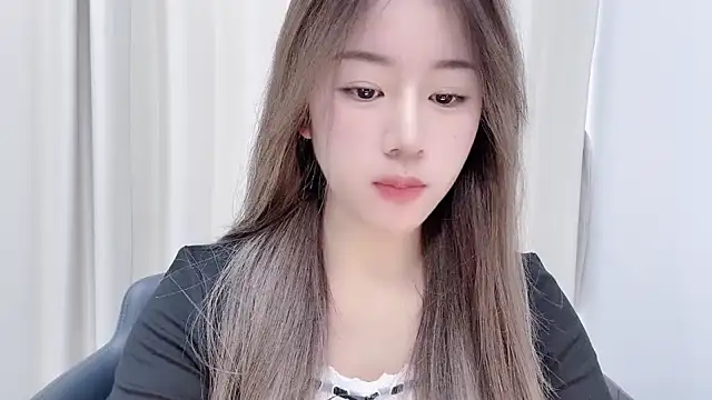 chloe-01 online show from 12-08-24, 04:22