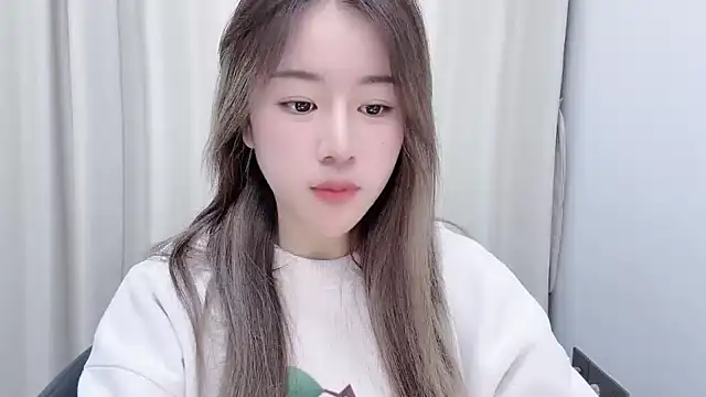 chloe-01 online show from 01-14-25, 12:35