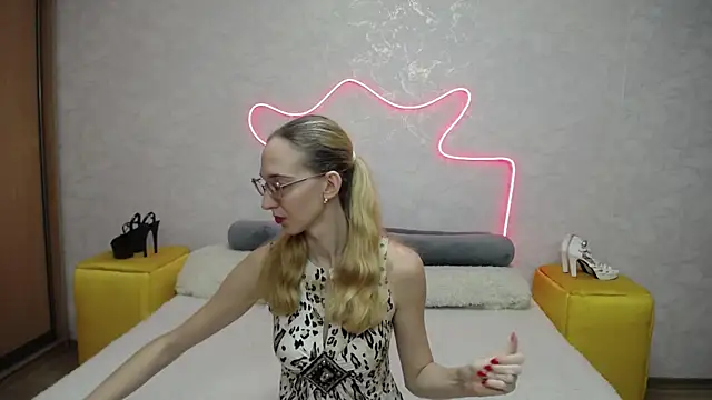 KlaryBrait online show from 10-15-25, 06:54