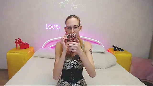 KlaryBrait online show from 02-25-25, 01:43