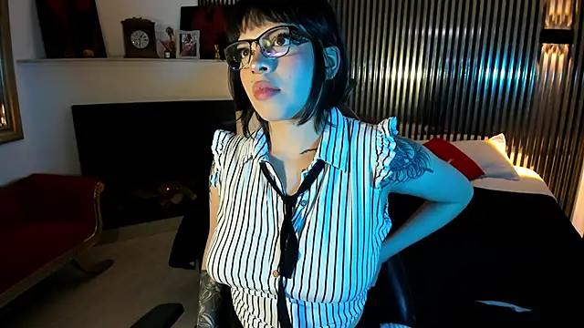 Snapshot of NattashaHotson chatting on 09-26-25, 04:19 NattashaHotson online show from 09-26-25, 04:19