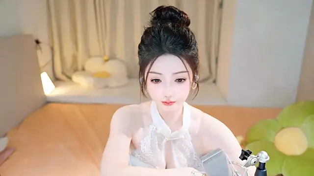 Eimile online show from 12-21-24, 06:11