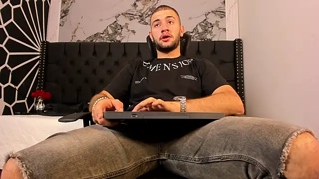 MaximusDick1  online show from 05-31-26, 11:38