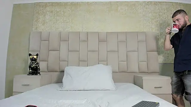 MaximusDick1  online show from 10-31-25, 03:47