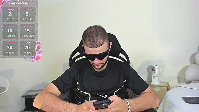MaximusDick1  online show from 07-01-26, 12:49