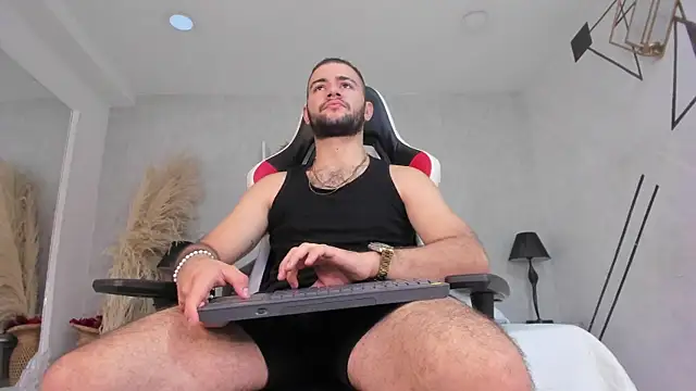 MaximusDick1  online show from 05-17-26, 12:16