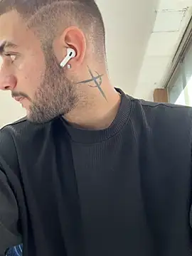 MaximusDick1  online show from 06-18-26, 02:33
