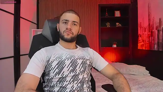 MaximusDick1  online show from 03-19-26, 12:16