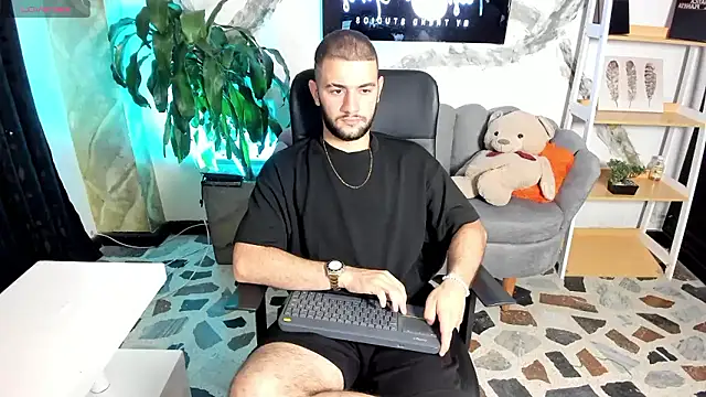 MaximusDick1  online show from 01-12-26, 03:35