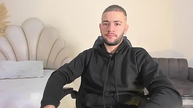 MaximusDick1  online show from 07-08-26, 11:44