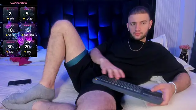 MaximusDick1  online show from 04-26-26, 12:13