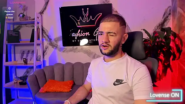 MaximusDick1  online show from 01-16-26, 03:54