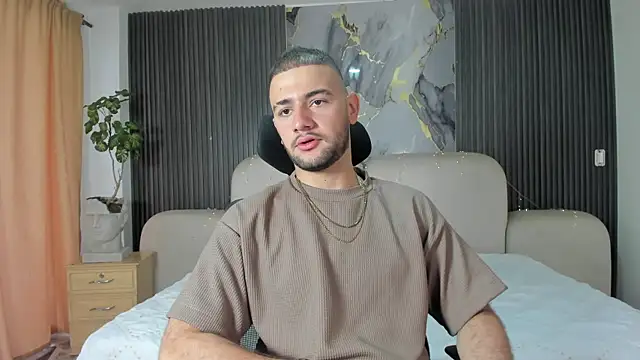 MaximusDick1  online show from 05-03-26, 12:09