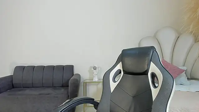 MaximusDick1  online show from 06-20-26, 11:59