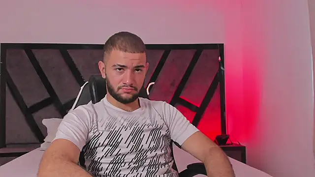 MaximusDick1  online show from 02-06-26, 12:34