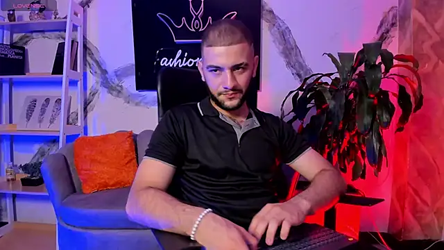 MaximusDick1  online show from 01-07-26, 03:55