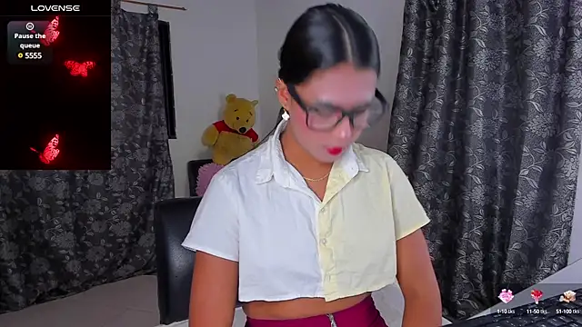 Snapshot of Laura-mayer chatting on 12-11-24, 03:56 Laura-mayer online show from 12-11-24, 03:56