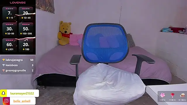 Snapshot of Laura-mayer chatting on 03-16-25, 10:33 Laura-mayer online show from 03-16-25, 10:33
