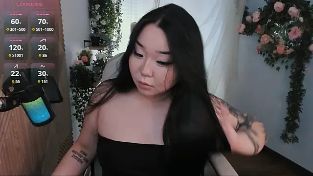 Snapshot of mei_honey_ chatting on 03-13-25, 01:29 mei honey  online show from 03-13-25, 01:29