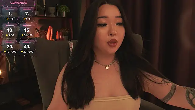 Snapshot of mei_honey_ chatting on 10-14-25, 10:09 mei honey  online show from 10-14-25, 10:09