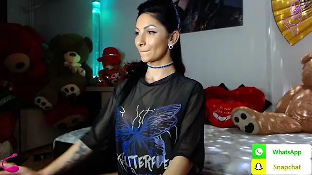 Snapshot of EvelynAisha chatting on 03-21-25, 06:18 EvelynAisha online show from 03-21-25, 06:18