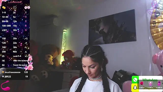 Snapshot of EvelynAisha chatting on 02-01-25, 04:11 EvelynAisha online show from 02-01-25, 04:11