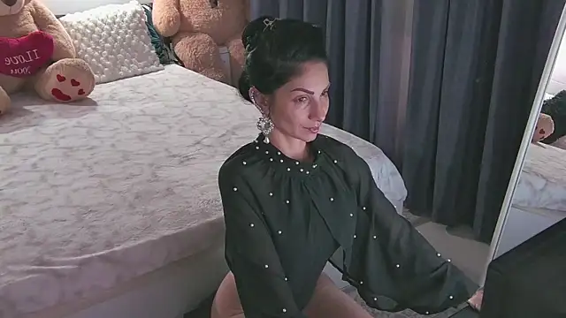 Snapshot of EvelynAisha chatting on 11-20-25, 07:14 EvelynAisha online show from 11-20-25, 07:14