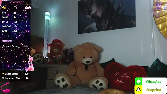 Snapshot of EvelynAisha chatting on 03-03-25, 06:35 EvelynAisha online show from 03-03-25, 06:35