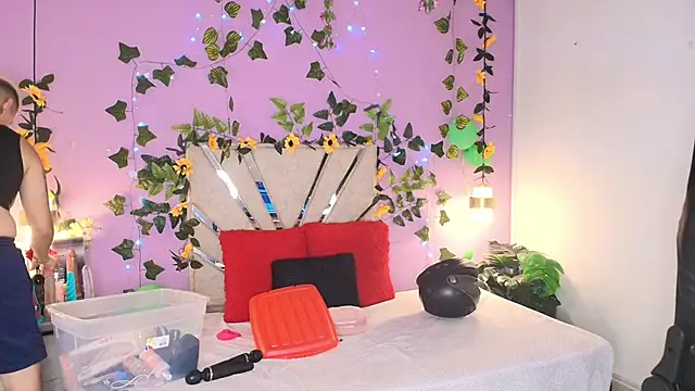 BRITHANY SPARK online show from 04-24-26, 12:45