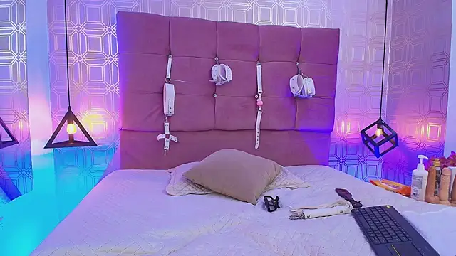 Lilith Vera online show from 11-14-25, 01:04