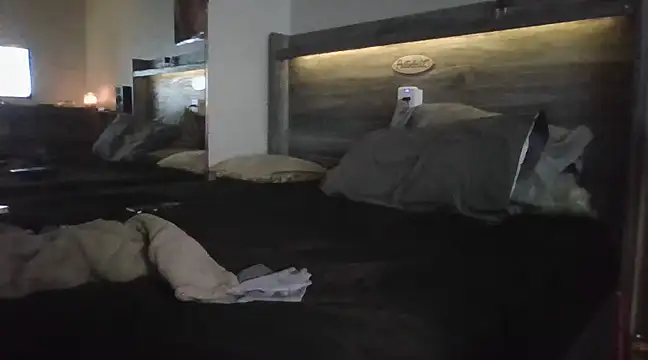 Snapshot of Edward_LongCock chatting on 01-15-25, 11:21 Edward LongCock online show from 01-15-25, 11:21